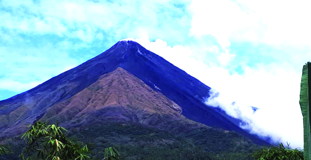 Warga Sitaro Diminta Waspadai Lahar Dingin Gunung Karangetang